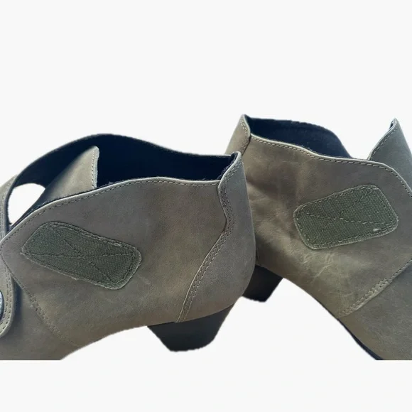 David Tate Sage Ankle Booties - Picture 7 of 8